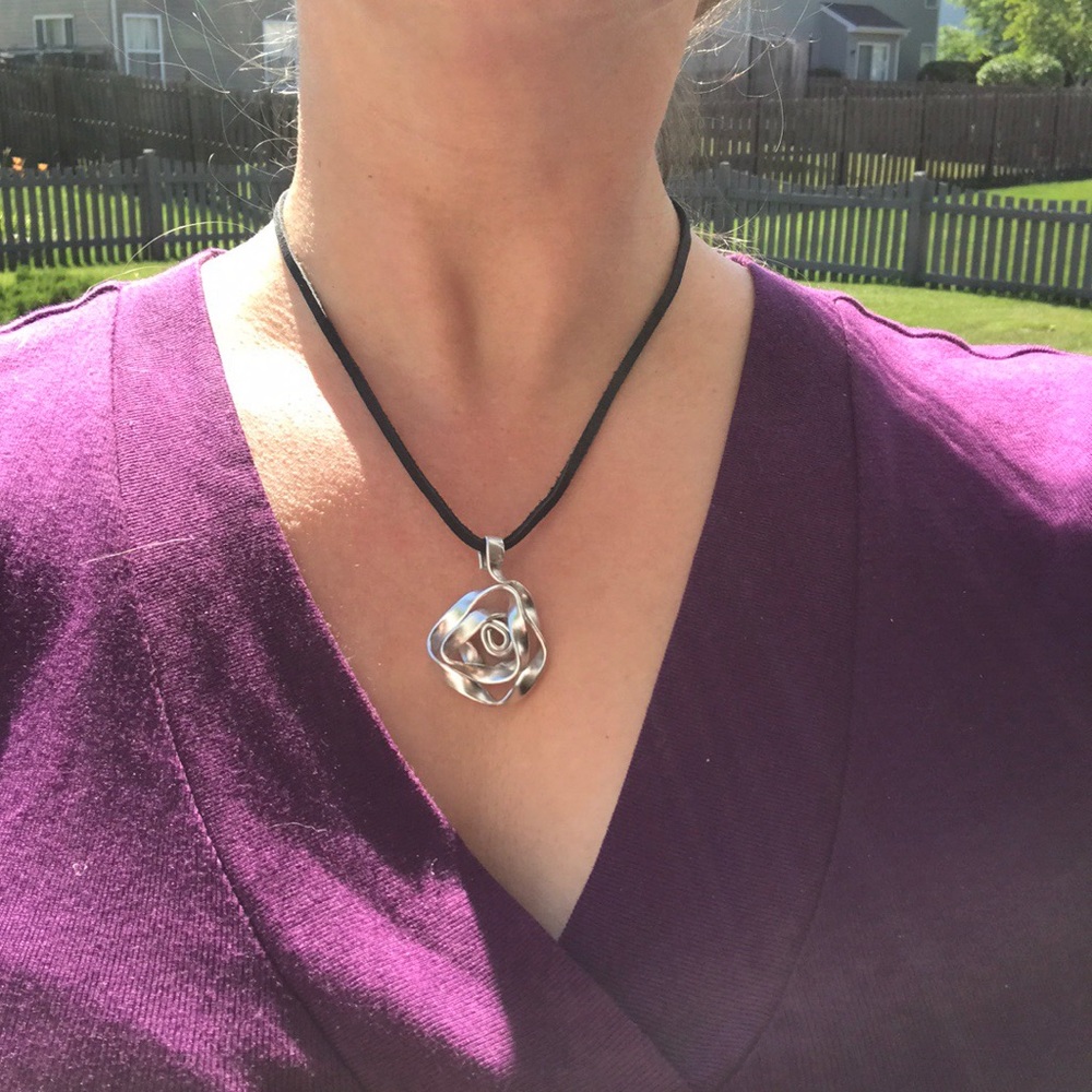 Handmade necklace silver rose. Aluminum wire NWT - Picture 3 of 8
